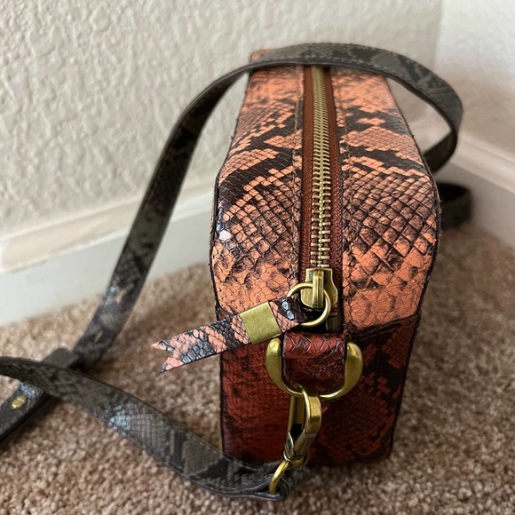 The Transport Camera Bag: Colorblock Snake Embossed Leather
MADEWELL - Picture 4 of 10